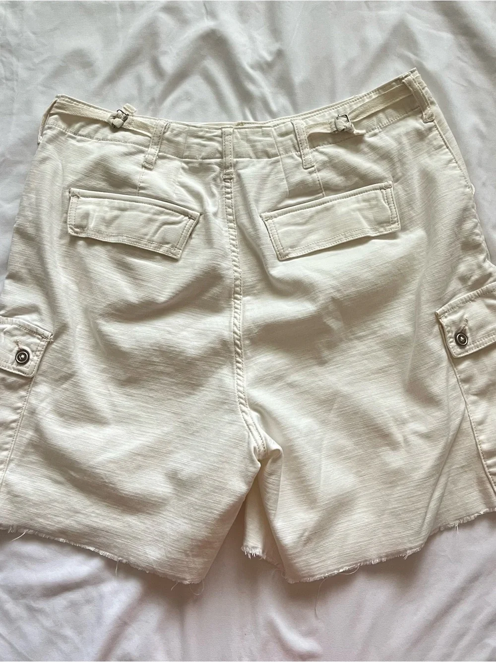 Pilcro Anthropologie Women’s Size 31 White Utility Cargo Shorts Raw Hem Baggy